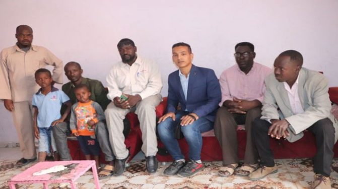 سدد له “18” طعنة وذهب يشرب القهوة.. طفل سوداني يُشعل الشارع المصري بعد مقتله بدم بارد في الجيزة عائلة الطفل السوداني watanserb.com