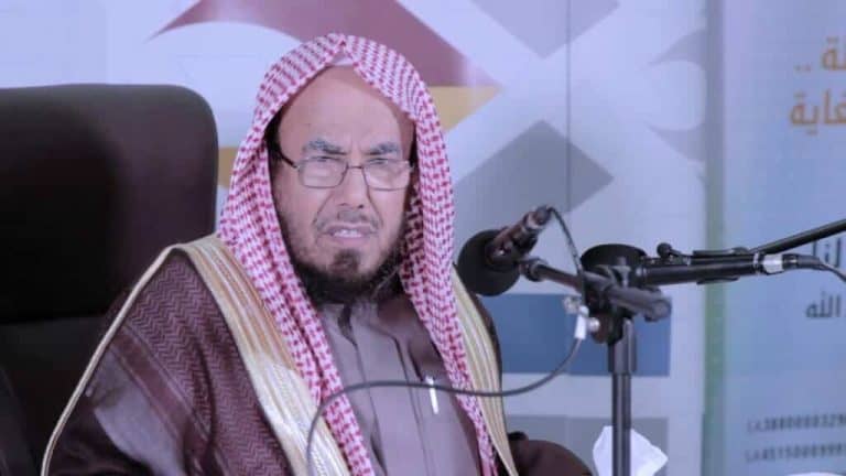 “شاهد” الداعية السعودي عبدالله المطلق يفتي بجواز الرحمة على الفنانين بعد تحريم الغناء سابقاً! عبد الله المطلق watanserb.com