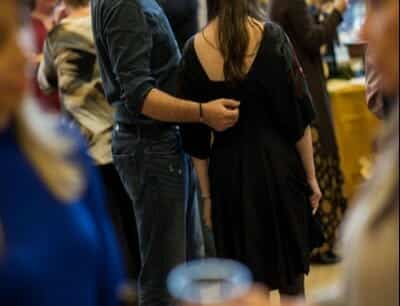 سوري “قليل أدب” لم يقاوم جمال فتاة لبنانية قاصر فضحك عليها بعلاقة حميمية وصورها فيديو! فتاة لبنانية watanserb.com