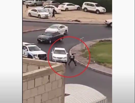 محاولة دهس شرطي في الكويت watanserb.com