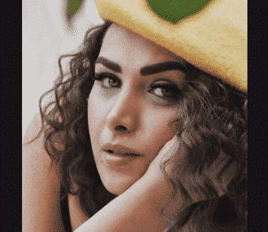 “من هلأ بلشت تشلح”.. “شاهد” ابنة ممثلة سورية شهيرة تثير الجدل بملابسها في البحر! ابنة قمر خلف watanserb.com