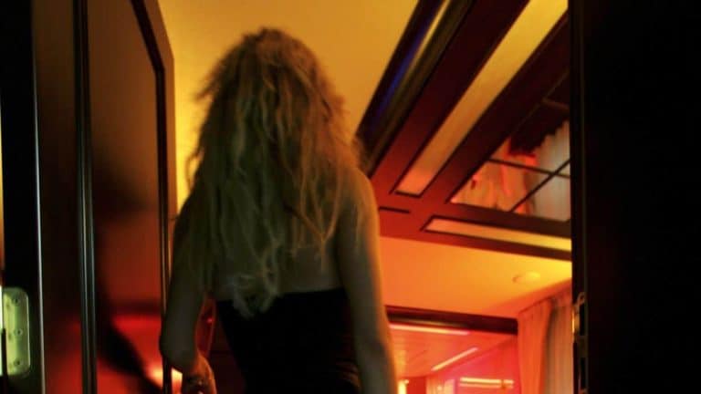 أنباء عن وفاة اسرائيلي خلال ممارسته الجنس مع فتاة في دبي watanserb.com