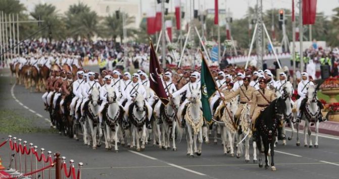 قطريون يُخرسون كاتباً سعودياً أبهرته صور احتفالات قطر باليوم الوطني وتطاول عليها احتفالات قطر باليوم الوطني watanserb.com