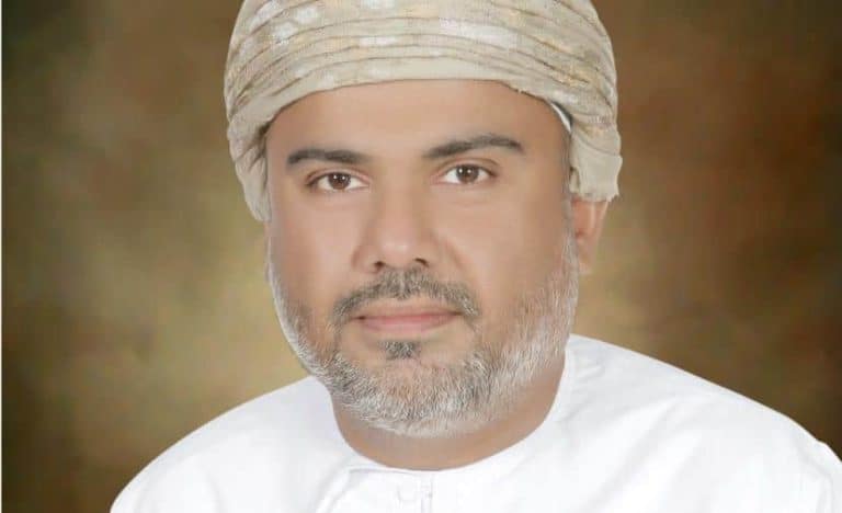 أكاديمي عُماني “فلتة” متخصص في مجال نادر وحساس حديث المواقع بعد تكريمه من مؤسسة دولية الأكاديمي العماني طارق بن محي الدين بن محمد watanserb.com