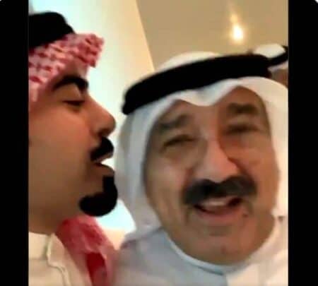 فيديو نادر يظهر تواضع الأمير الكويتي الراحل ناصر صباح الأحمد أمام الشباب المحتفين به الامير الراحل ناصر الصباح watanserb.com