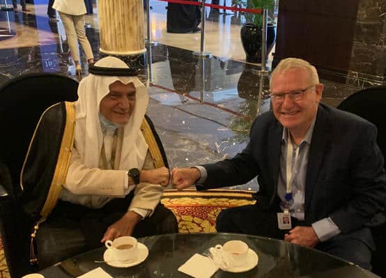 “شاهد” فضيحة مدوية لـ تركي الفيصل وصورة “بألف كلمة” نشرها مسؤول إسرائيلي تركي الفيصل ومسوؤل إسرائيلي watanserb.com