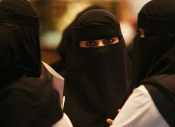 سيلفي والمطر خلفي.. رومانسية فتاة كويتية وشقيقتها المراهقة كادت تقتلهن لولا ستر الله وهذا ما حصل! فتيات كويتيات-شقيقتان كويتيتان watanserb.com