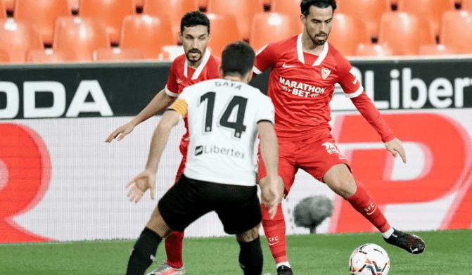 لاعب خط الوسط الإسباني سوسو watanserb.com