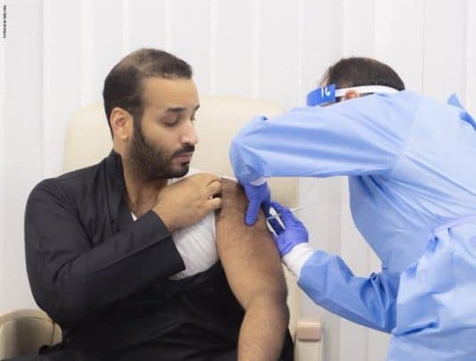 محمد بن سلمان يتلقى لقاح كورونا watanserb.com