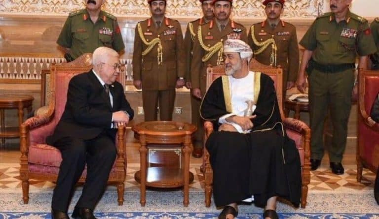 محمود عباس وهيثم بن طارق watanserb.com