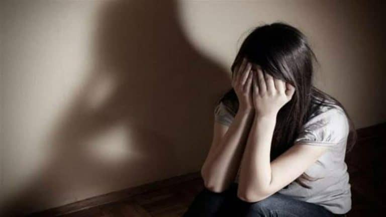 “أنا أحبك اجلسي هنا”.. مدرس خمسيني في الإمارات لم يتمالك نفسه أمام طالبته وهذا ما فعله بها داخل المعهد! مدرس يتحرش بطالبة watanserb.com