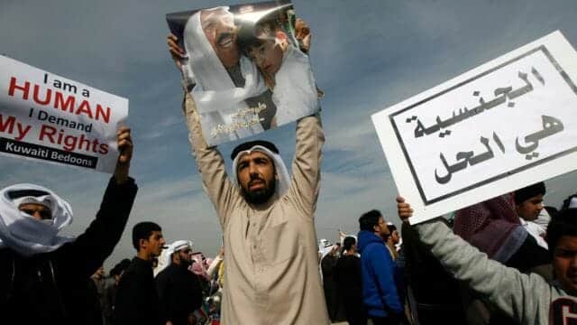 “بدون” الكويت.. “شاهد” أكثر من 70 عاماً والقضيةُ تسير في نفق مُظلم فهل تنقذهم هذه المبادرة؟ بدون الكويت watanserb.com