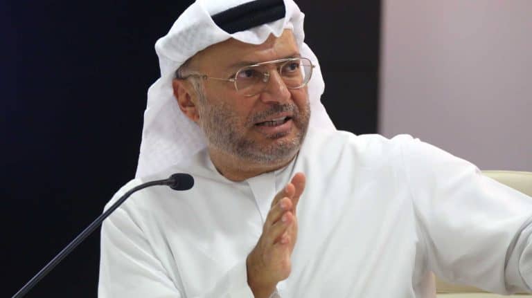 أنور قرقاش وزير الدولة الاماراتي watanserb.com