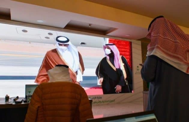 عصفوران بحجر واحد.. “بلومبيرغ” تكشف السبب الذي دفع محمد بن سلمان للتصالح مع قطر الامير تميم ومحمد بن سلمان قمة العلا watanserb.com