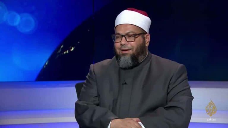 محمد الصغير يكشف لمذيع الجزيرة ان ضيفه مخبر watanserb.com