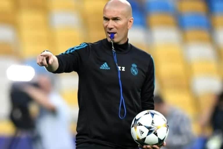 تصرفات مدرب ريال مدريد” زيدان” تثير الغموض لدى إدارة الفريق الملكي فما هي؟! المدرب الفرنسي زين الدين زيدان watanserb.com