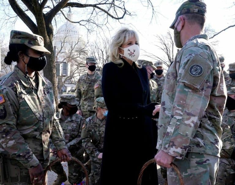 زوجة جو بايدن تشكر حرس الكابيتول لحفاظهم على سلامتها watanserb.com