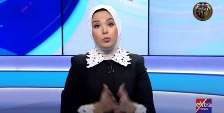 رئيس "مصر للطيران" يموت على الهواء والمذيعة في أصعب موقف watanserb.com