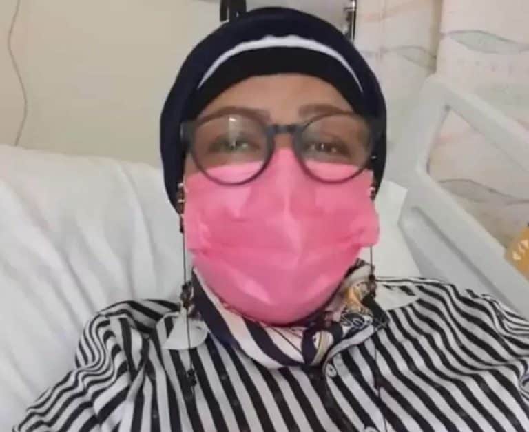 الفنانة العمانية فخرية خميس في أول ظهور لها بعد استئصال الثديين تنشر صورة مؤثرة فخرية خميس أزالت الثديين بالكامل بسبب السرطان watanserb.com