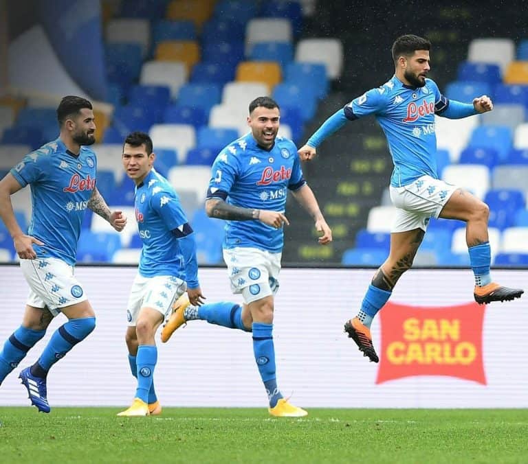 فريق نابولي الإيطالي watanserb.com