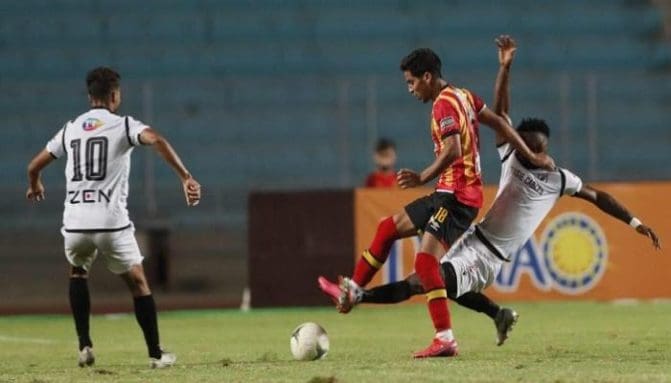 “شاهد” حامل اللقب ومتصدر الدوري الترجي التونسي يسقط أمام الصفاقسي بهدفين نظيفين مباراة الترجي التونسي والصفاقسي watanserb.com