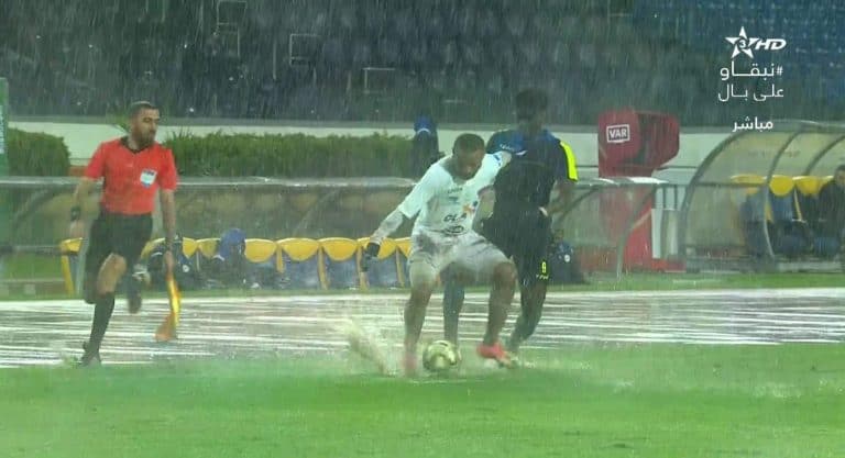 الطبيعة لم تخدم الرجاء المغربي ليقصى من دوري أبطال أفريقيا بخسارته أمام تونغيت السنغالي بركلات الترجيح مباراة الرجاء المغربي أمام منافسه تونغيت السنغالي watanserb.com