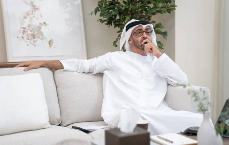 أكاديمي إماراتي ينتقد حكومة الامارات ويصفها بحكومة البارات watanserb.com