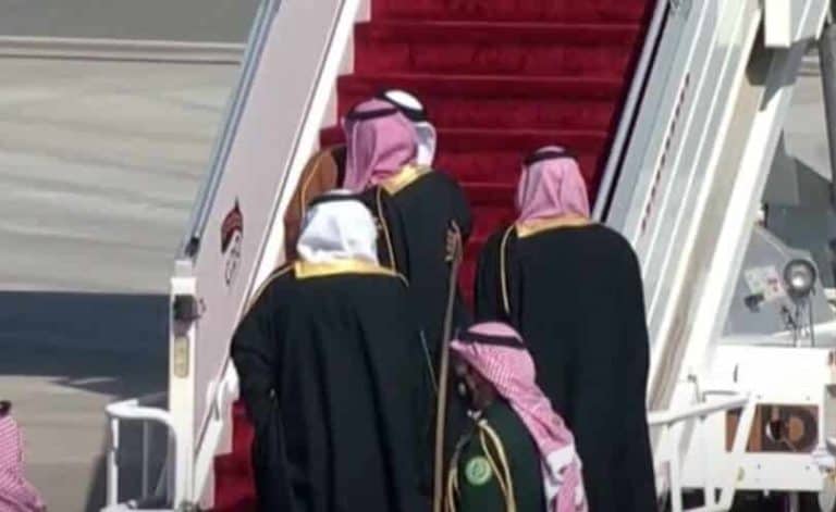 محمد بن سلمان يعانق أمير قطر تميم بن حمد watanserb.com