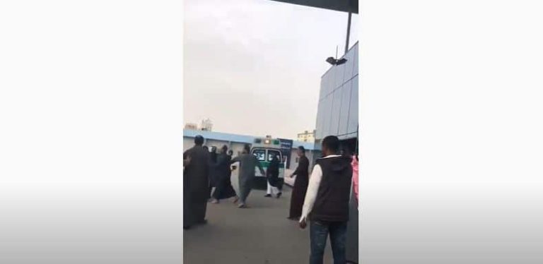 شجوا رؤوس بعضهم البعض.. هوشة داخل مستشفى الجهراء تثير غضباً واسعاً بالكويت مستشفى الجهراء watanserb.com