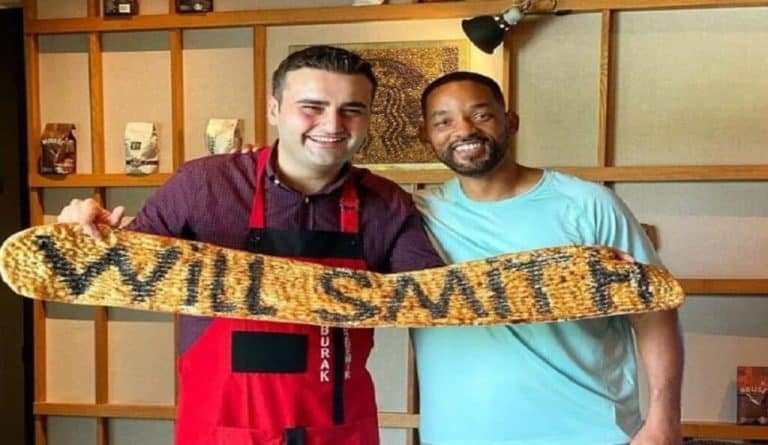 الشيف بوراك يتحدى قرار دبي إغلاق مطعمه watanserb.com