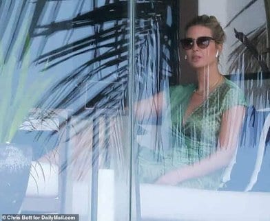 ايفانكا ترامب تستمع بأوقاتها 