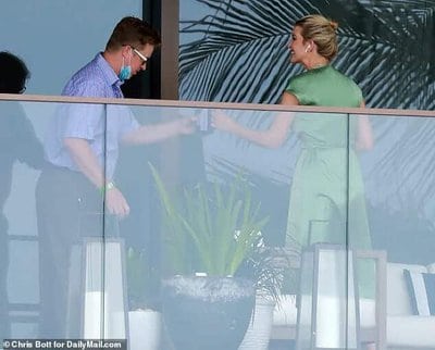 ايفانكا ترامب تستمع بأوقاتها 