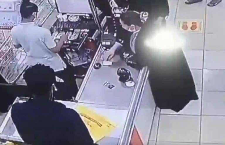 سعودية تسرق كاشير في جدة watanserb.com