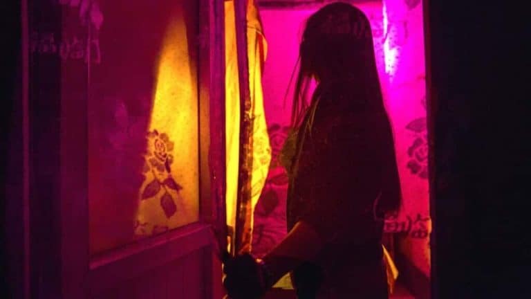 ضبط عصابة في السعودية اقامت وكر دعارة لاستدراج الشباب إليه لسرقتهم بالإكراه وابتزازهم watanserb.com