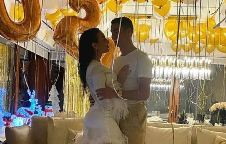 جورجينا رودريجيز صديقة كريستيانو رونالدو تظهر مجدداً عارية على غلاف مجلة إيطالية! جورجينا رودريجيز صديقة كريستيانو رونالدو تظهر عارية على غلاف مجلة إيطالية watanserb.com