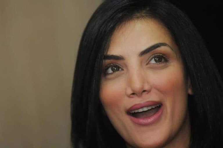 حورية فرغلي تزف لجمهورها هذه البشرى بعد إصلاح أنفها (شاهد) حورية فرغلي وإصلاح أنفها watanserb.com