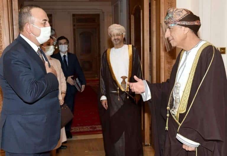 صحيفة العرب الممولة إماراتياً تهاجم سلطنة عمان watanserb.com