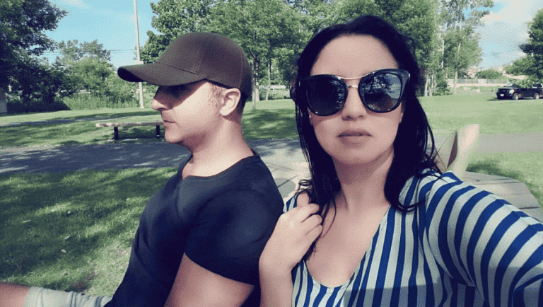 سناء عكرود تدعو الفتيات للانحراف watanserb.com