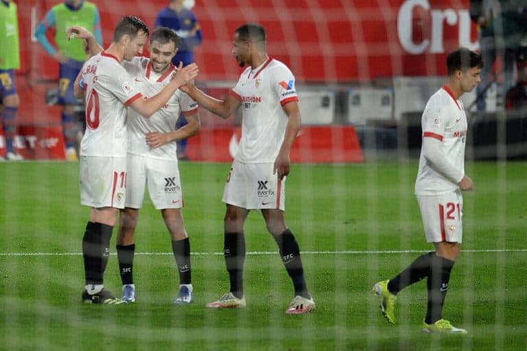 اشبيلية يضع قدماً في نهائي كأس ملك إسبانيا watanserb.com