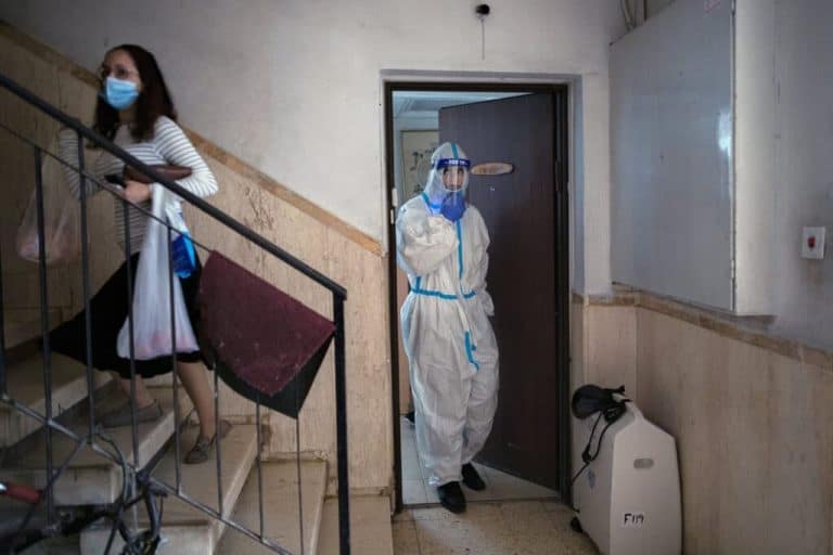 في فندق للمحجورين .. شاب مصاب بكورونا يغتصب فتاة مُصابة عمرها 13 عاماً! اغتصاب فتاة في الحجر الصحي باسرائيل watanserb.com