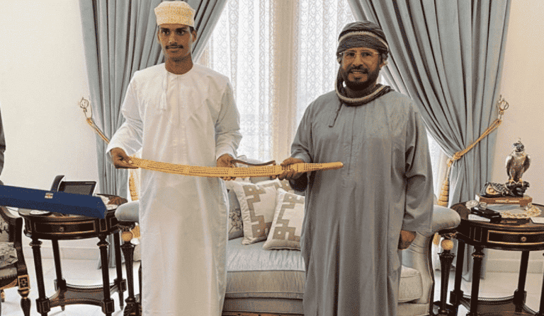 مؤيد المعشني بطل عماني ينقذ طفلين من الغرق watanserb.com