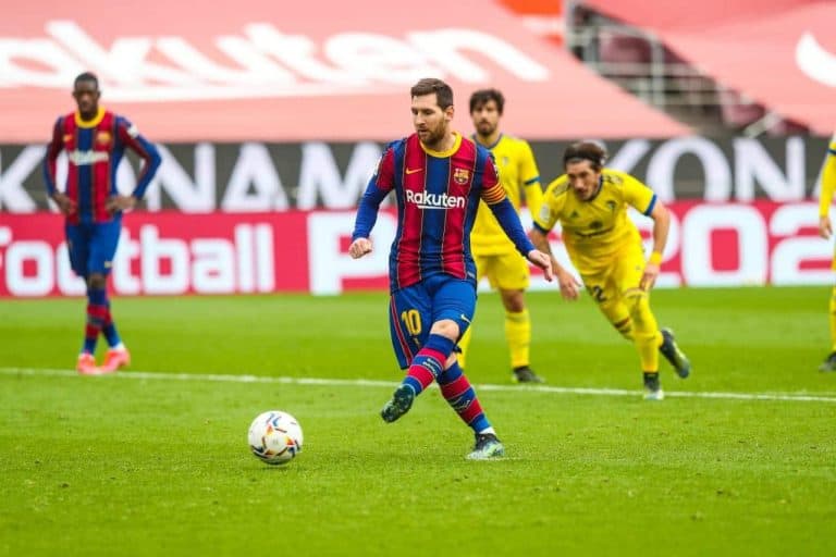 مواجهة نارية بين برشلونة واشبيلية في الدوري الإسباني watanserb.com