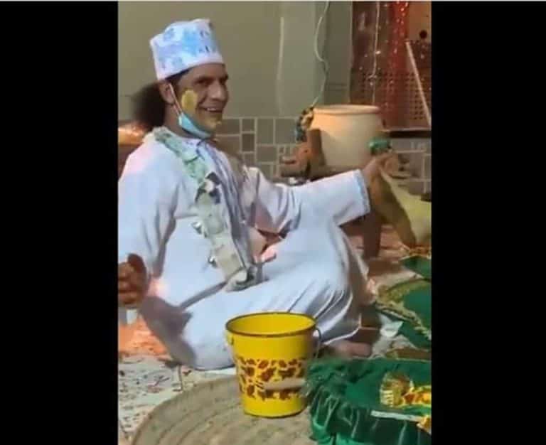 سلطنة عمان تعاقب هلال ولاعة watanserb.com