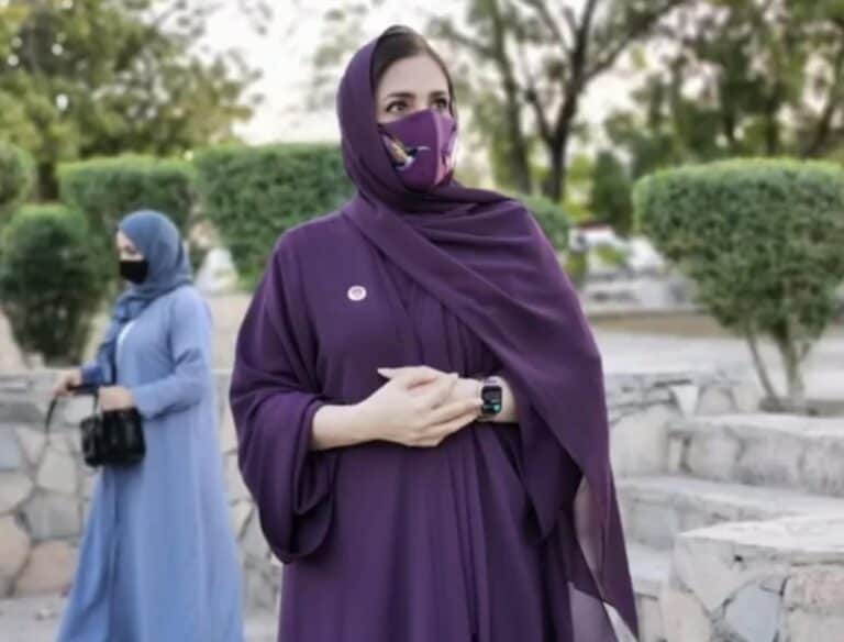 “يا ماما عهد نحبك يا أغلى هدية”.. شاهد رد فعل طفلة عمانية تفاجأت بزوجة السلطان هيثم أمامها طفلة عمانية تستقبل زوجة السلطان هيثم watanserb.com