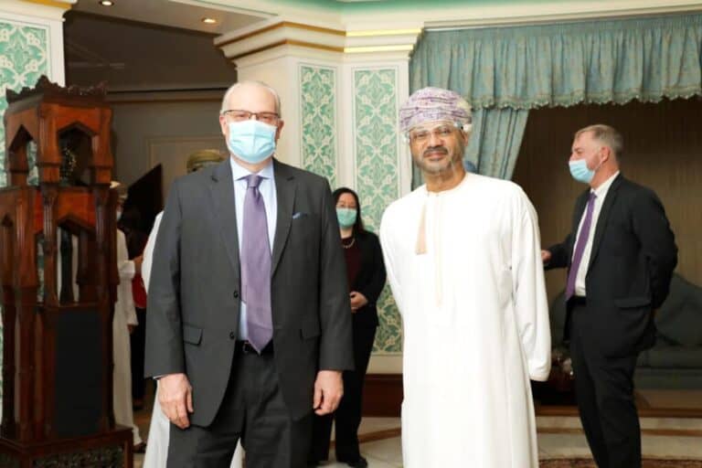 سياسي عراقي يهاجم اجتماع الحوثيين السري في سلطنة عمان watanserb.com