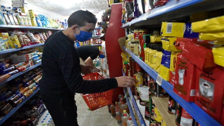 زيت الطعام يختفي من المتاجر والأسواق في الجزائر.. ما هو السبب الحقيقي؟! أزمة زيوت طعام في الجزائر watanserb.com