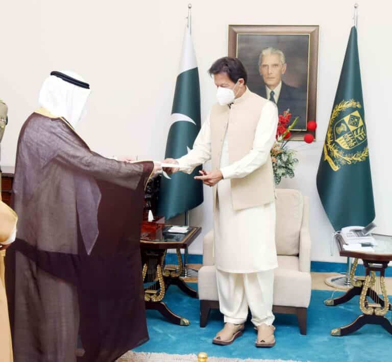 إصابة عمران خان بفيروس كورونا جاءت بعد يوم من لقائه وزير الخارجية الكويتي والوفد المرافق watanserb.com