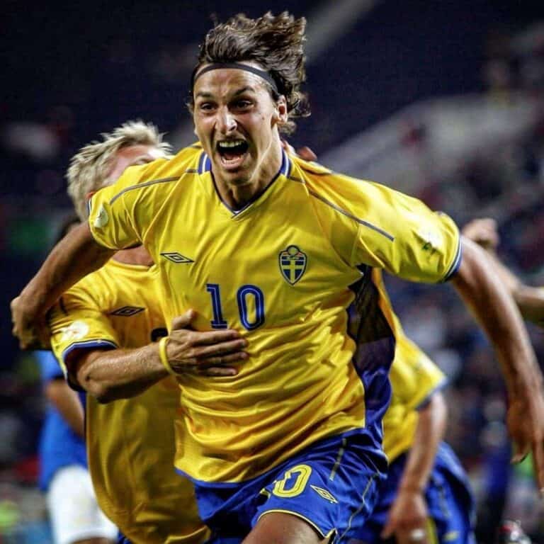 “شاهد” إبراهيموفيش ينهش بالبكاء بعد توجيه صحفي سؤال يتعلق بأسرته الهداف التاريخي مع منتخب السويد إبراهيموفيتش watanserb.com