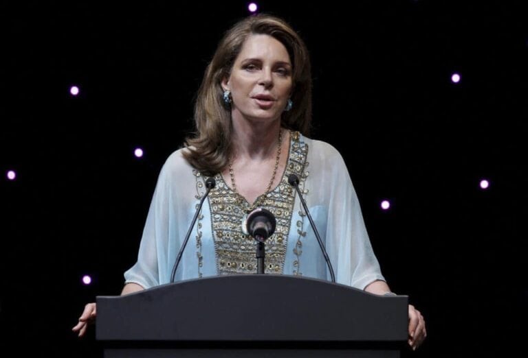 الملكة نور الحسين ماذا يحدث في الأردن watanserb.com