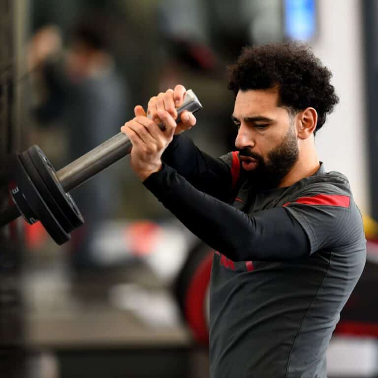 تمرين بدني قاسي للنجم المصري صلاح على طريقة مشاهير أفلام الأكشن watanserb.com